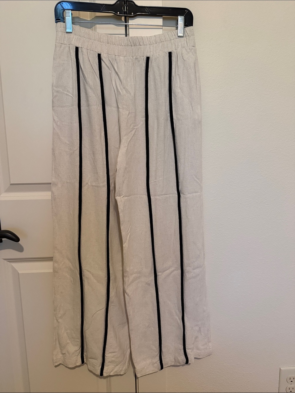 ILLA ILLA Cream Cropped Wide-Leg Pants with Black Stripes